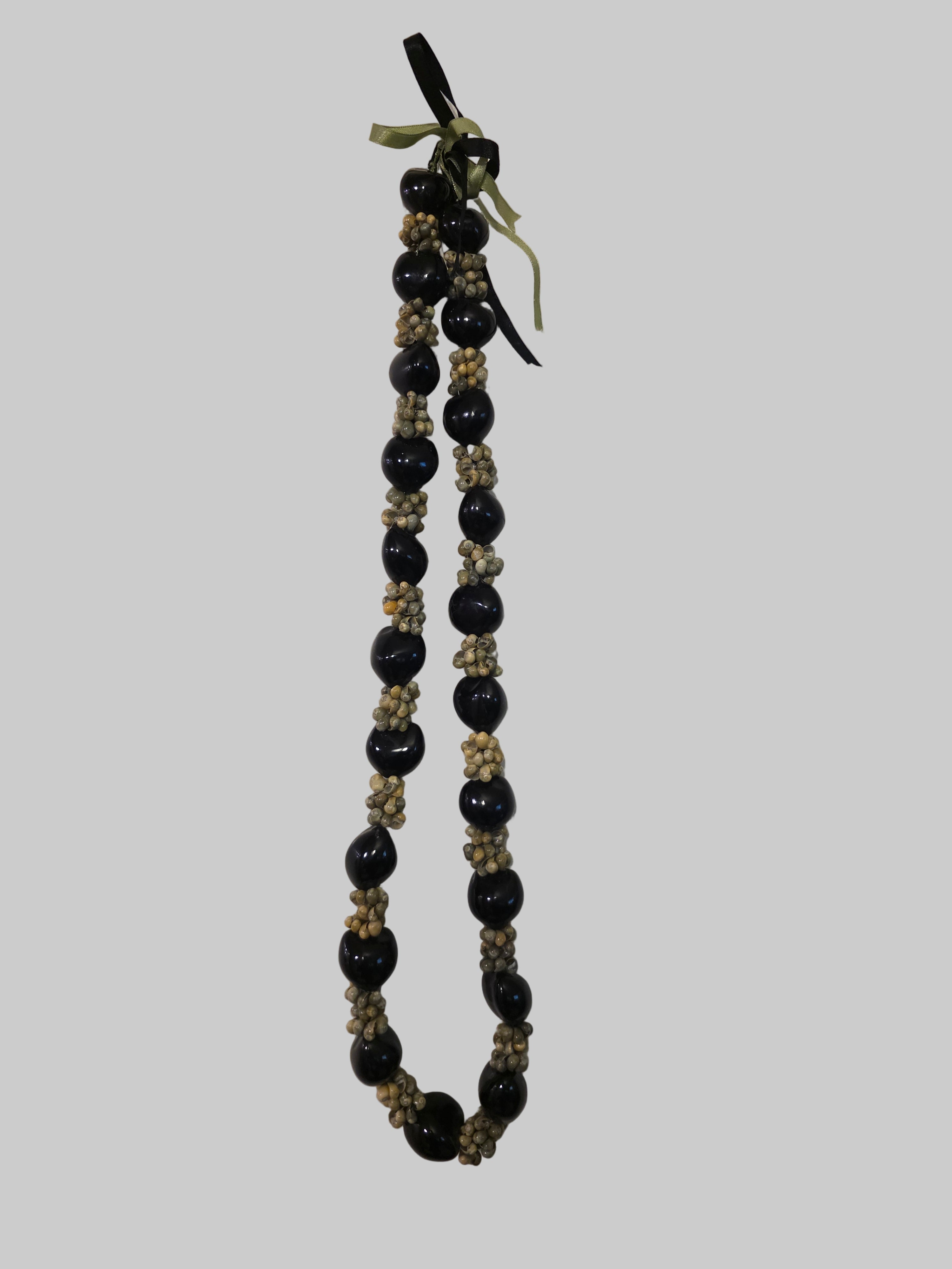 Hawaiian Kukui Nut & Seashell Lei Necklace-Used